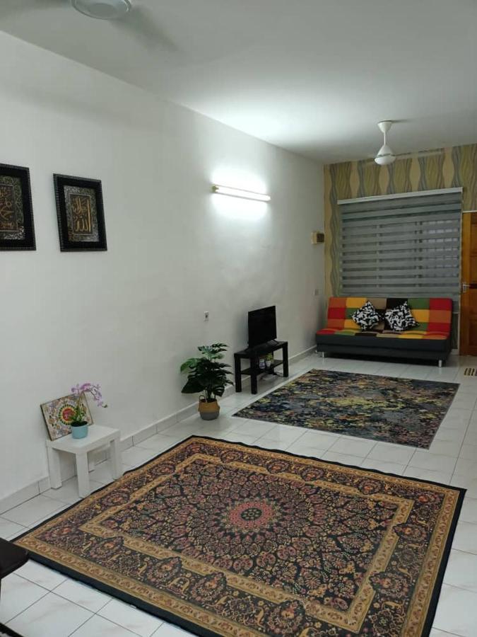 Anggun Homestay Seri Iskandar Eksteriør bilde
